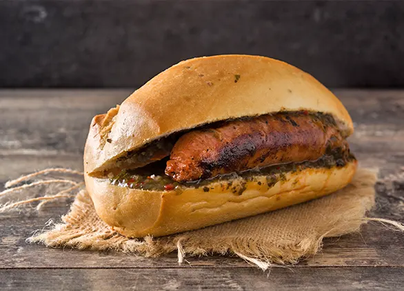 Choripán de chorizo cerdo con chimichurri