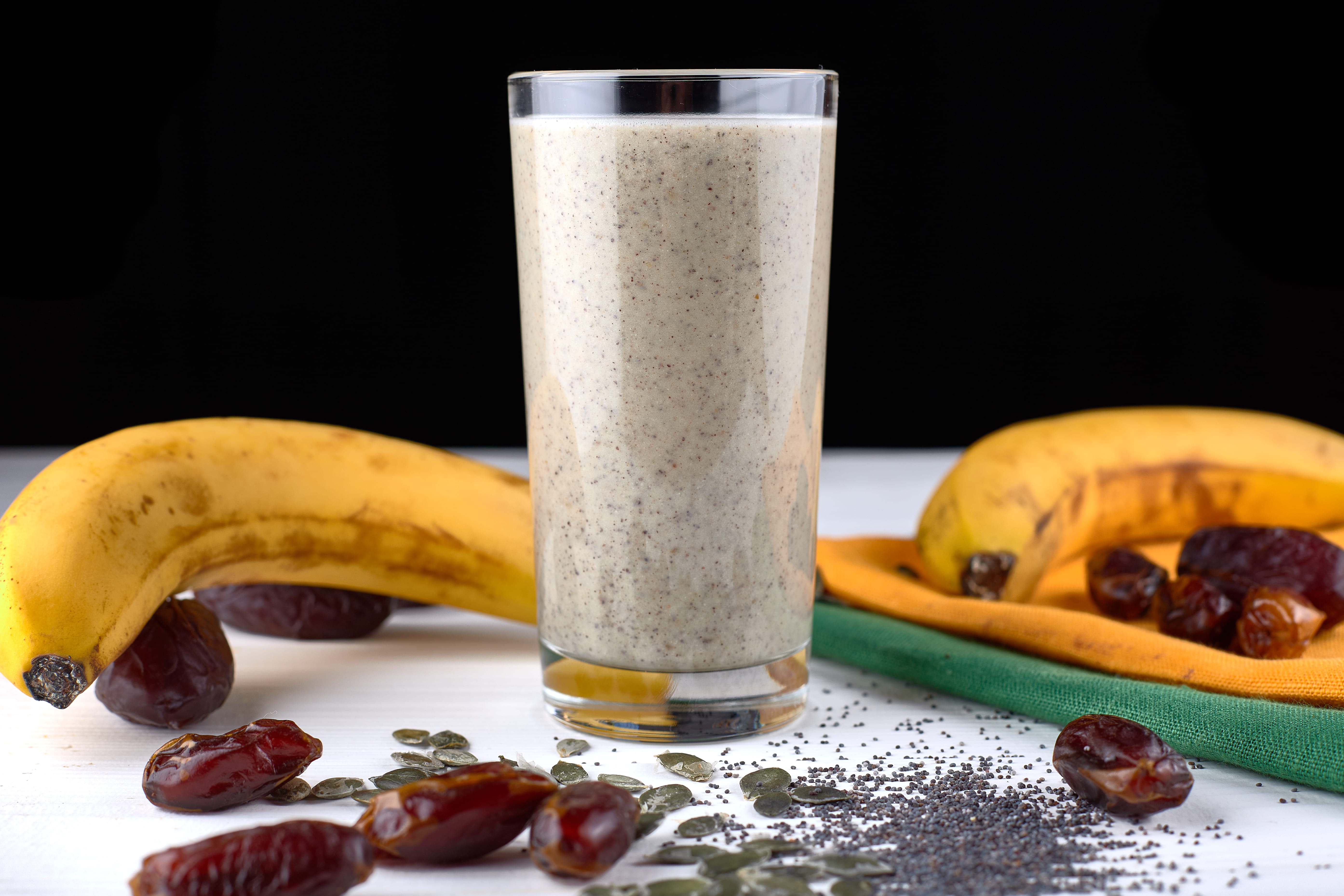 Smoothie energizante de Arándanos, Dátiles y Cacao