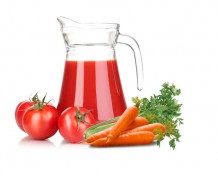 Tomate, zanahoria, apio y jugo de limón